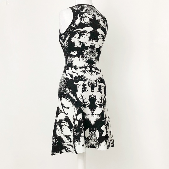 ✨sold✨karen millen • floral jacquard sweater dress - Picture 5 of 7